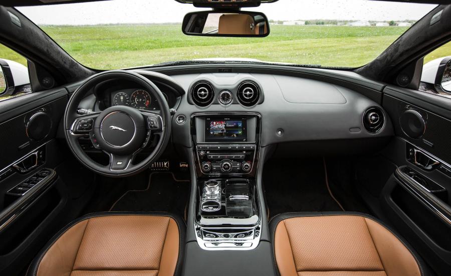 Торпедо Jaguar XJR 2016 года  (US) (фото 12 из 13)